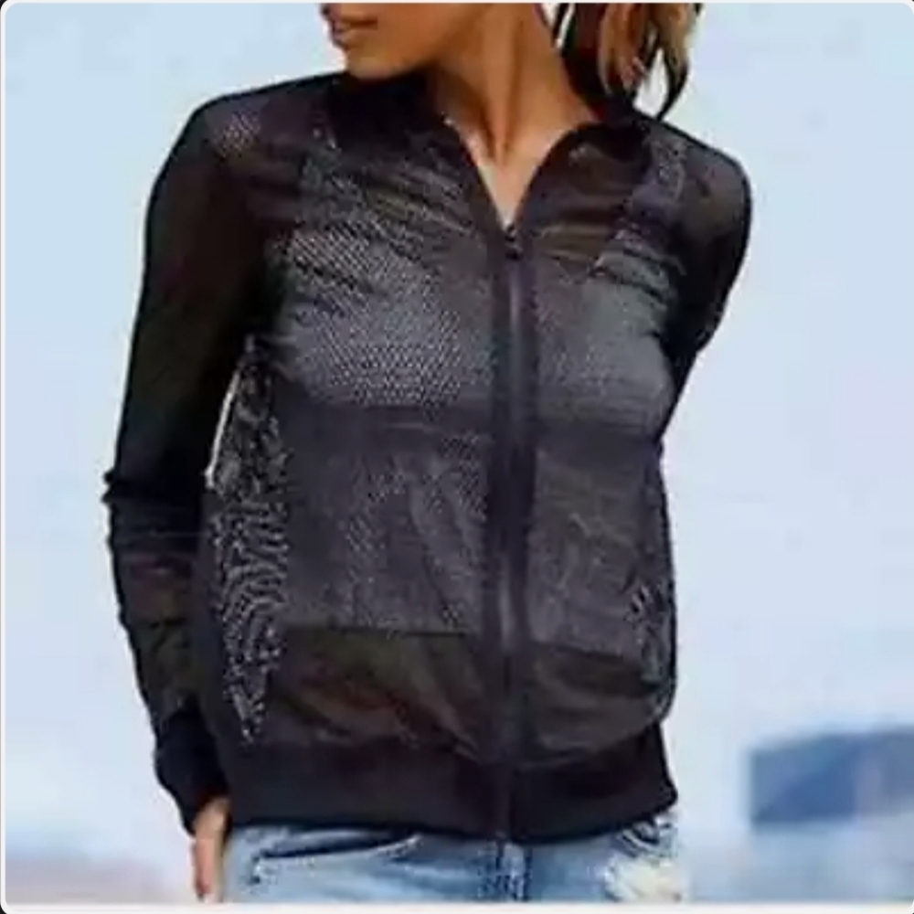 Victoria sport top sizeL